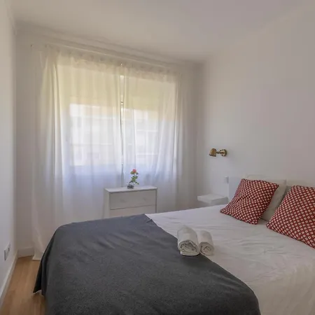 Apartment Serene 2-bedroom Flat With Garden View In Benfica
