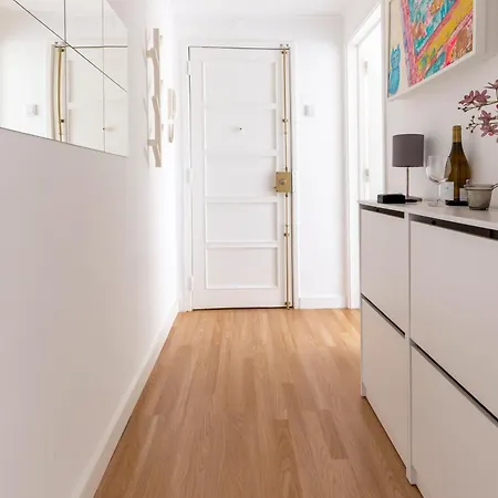 Serene 2-bedroom Flat With Garden View In Benfica Apartment