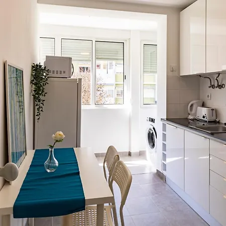 Apartment Serene 2-bedroom Flat With Garden View In Benfica *