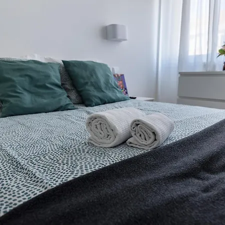 Serene 2-bedroom Flat With Garden View In Benfica Apartment *